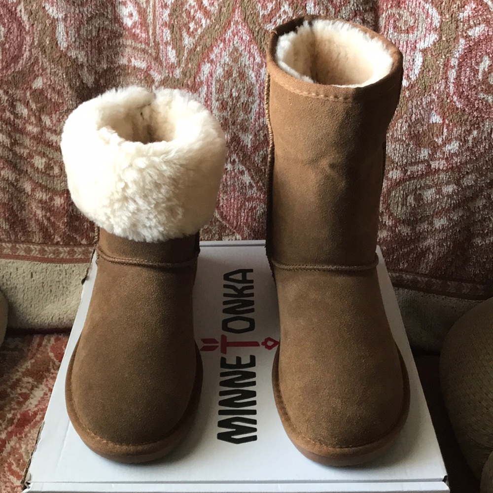 ☃️MinneTonka Shearling Boots..NEW in box☃️
